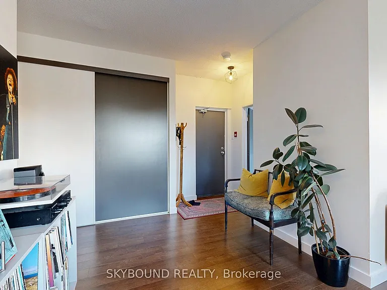2104 Queen St E #B — Photo 12