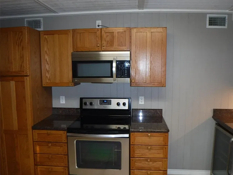 1207 W Wall St — Photo 8