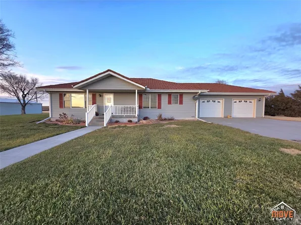 13702 U Rd, Montezuma, KS 67867