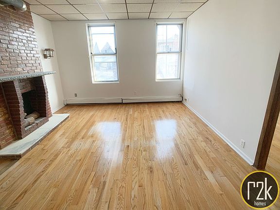 4th image of 2044 42nd St APT 2R