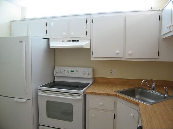 5th image of 202 Foxtail Dr APT G2