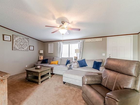2nd image of 228 Hummingbird Dr