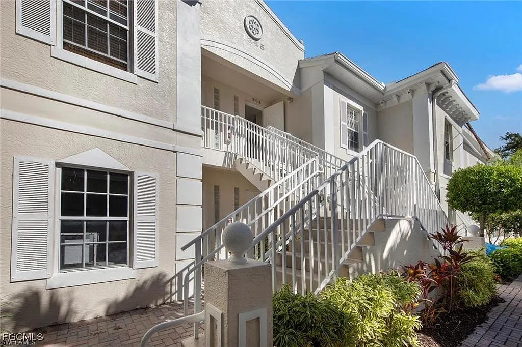 2 bed, 2.0 bath, 1279 sqft, $4,800 — Photo 3
