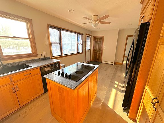 4th image of 305 Bradley St #1