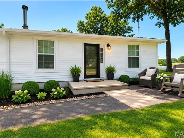 1145 Sunset Dr, Bloomsdale, MO 63627