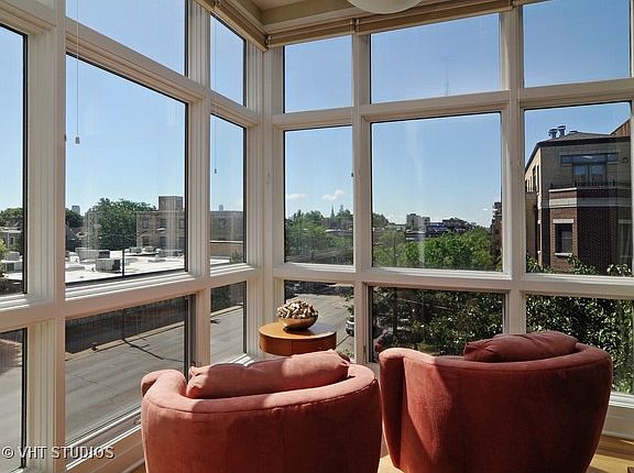 4th image of 1604 W Cornelia Ave APT 3E