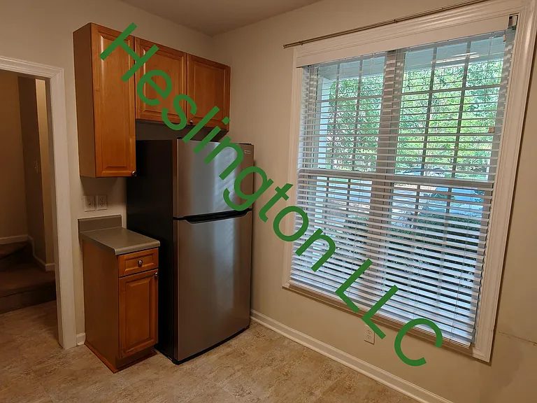 205 Sir William Ln — Photo 6