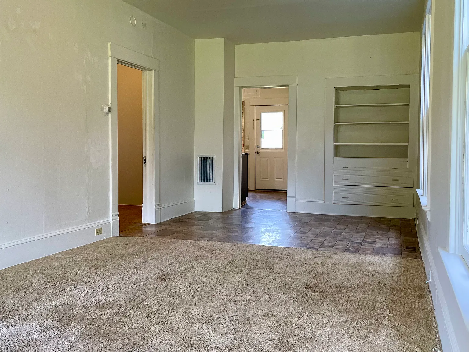 4 bed, 1.5 bath, 1292 sqft, $3,200 — Photo 4