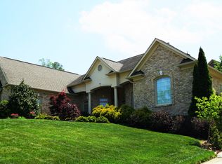 301 Lantern Ridge Ln, Cary, NC 27519