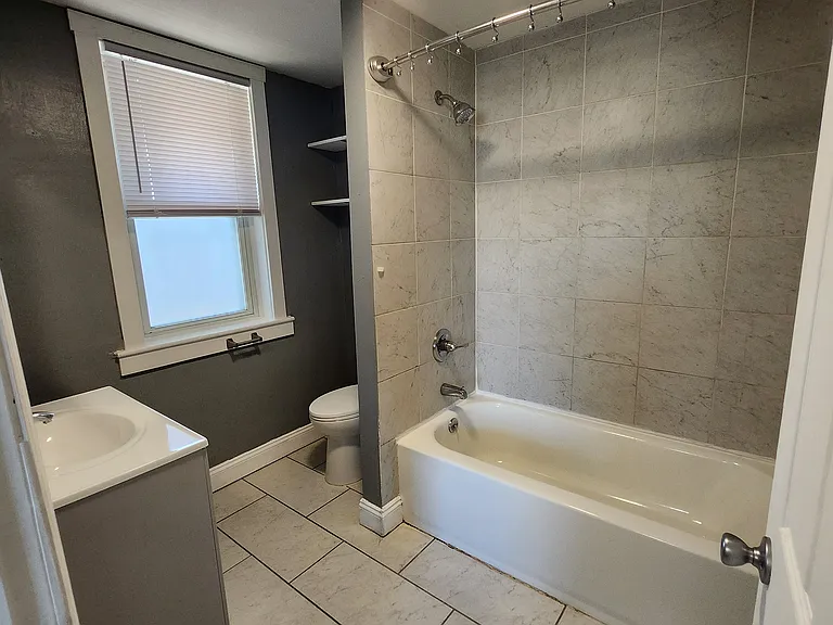 138 Henry St #3E — Photo 8