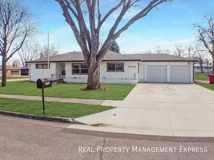 Great Home in Kingswood!! — Photo 3
