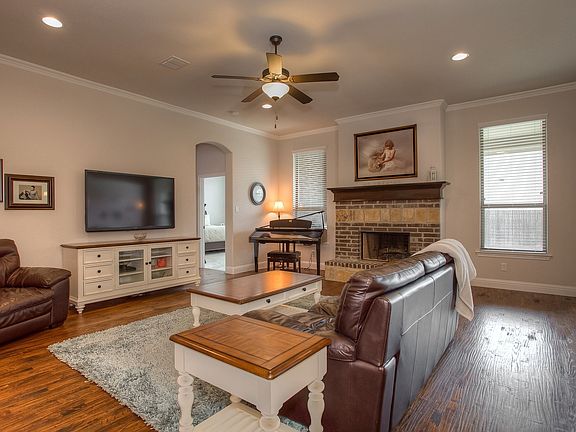 4th image of 106 Crown Valley Ct