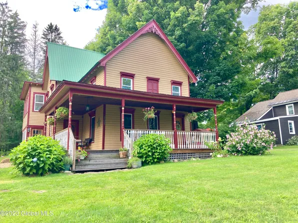 207 Saratoga Avenue, Ballston Spa, NY 12020