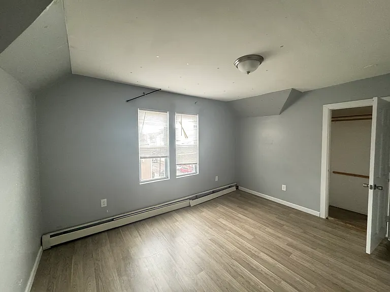 40-42 Norwich Ave #3 — Photo 4