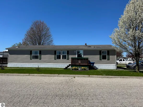 5522 E Crossway Ln, Mount Pleasant, MI 48858
