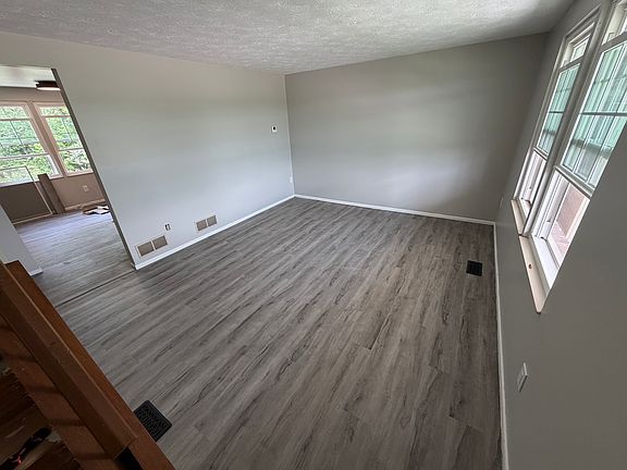 2nd image of 3094 Ridge Rd