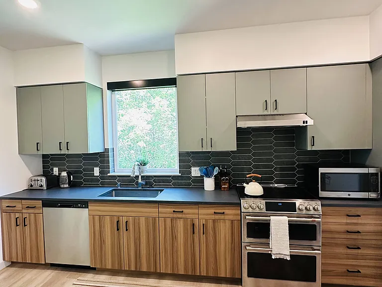 Luxury Unit 222 furnished (2BR 2BA) Similar Units: 322, 422 *Unit features vary. Inquire with our leasing office to schedule a tour!