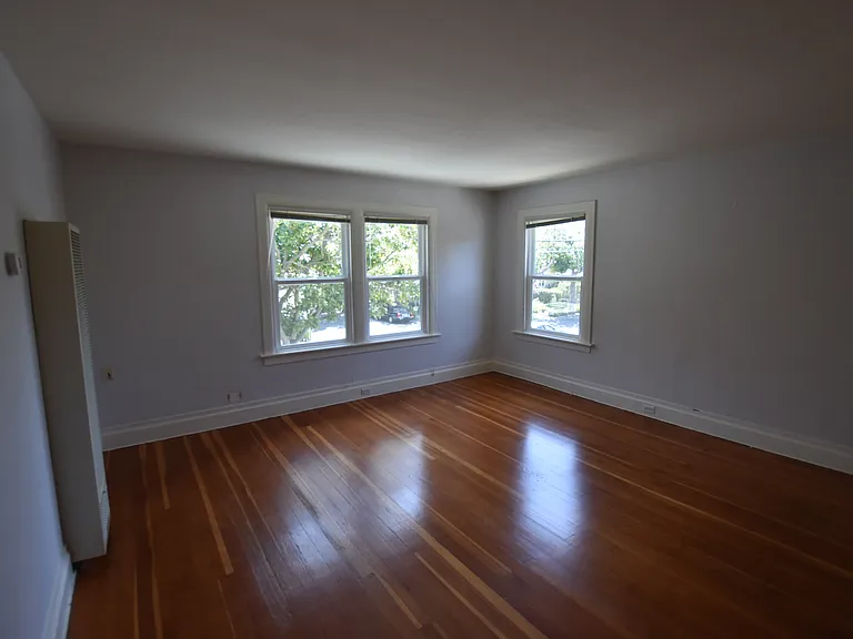509 Everett Ave — Photo 5