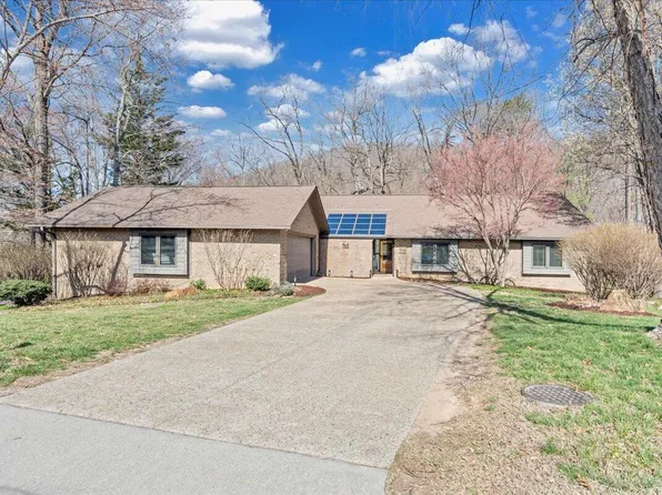 2498 Wolf Run, Vinton, VA 24179