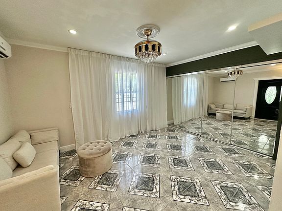 3rd image of 1011 SW 10th Ave