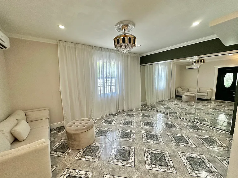 1011 SW 10th Ave — Photo 3