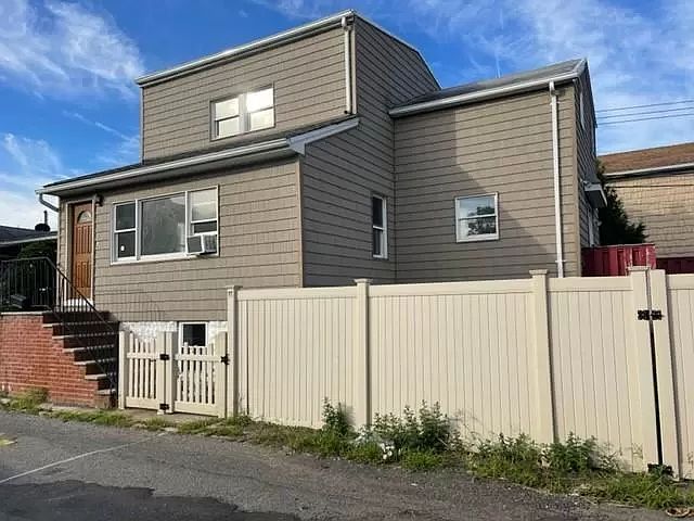 1st image of 55 Abbey Ct