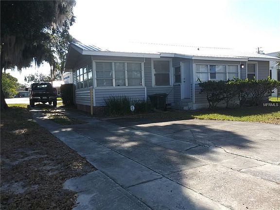 3rd image of 139 Avenue C SW