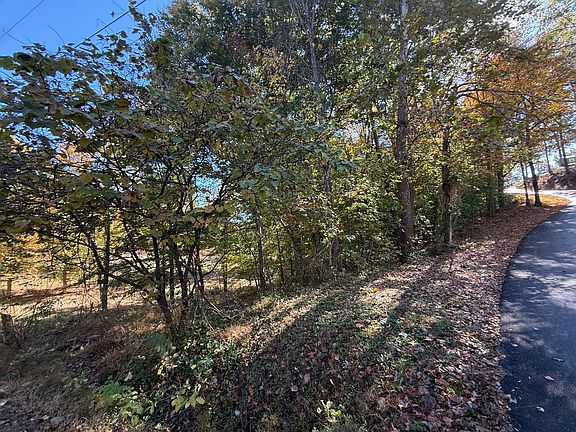 3rd image of 835 New Fox Rd