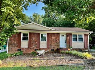 1712 Cedrow Dr, High Point, NC 27260