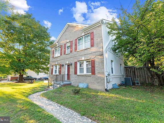 2nd image of 6416 Simmons Ln