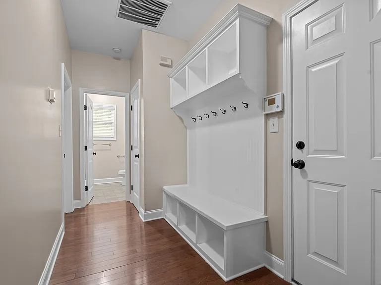 133 Lockwood Dr — Photo 19