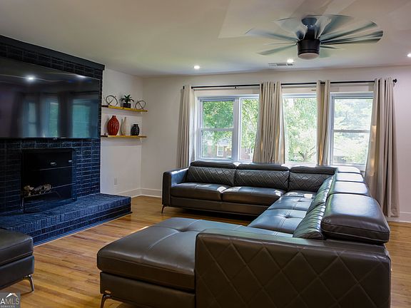 4th image of 280 W Lake Dr NW