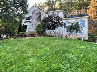 6 Pyngyp Rd, Stony Pt, NY 10980