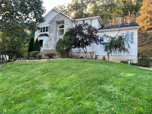 6 Pyngyp Road, Stony Point, NY 10980