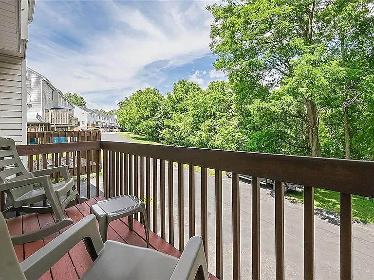 208 Meadowview Dr — Photo 11
