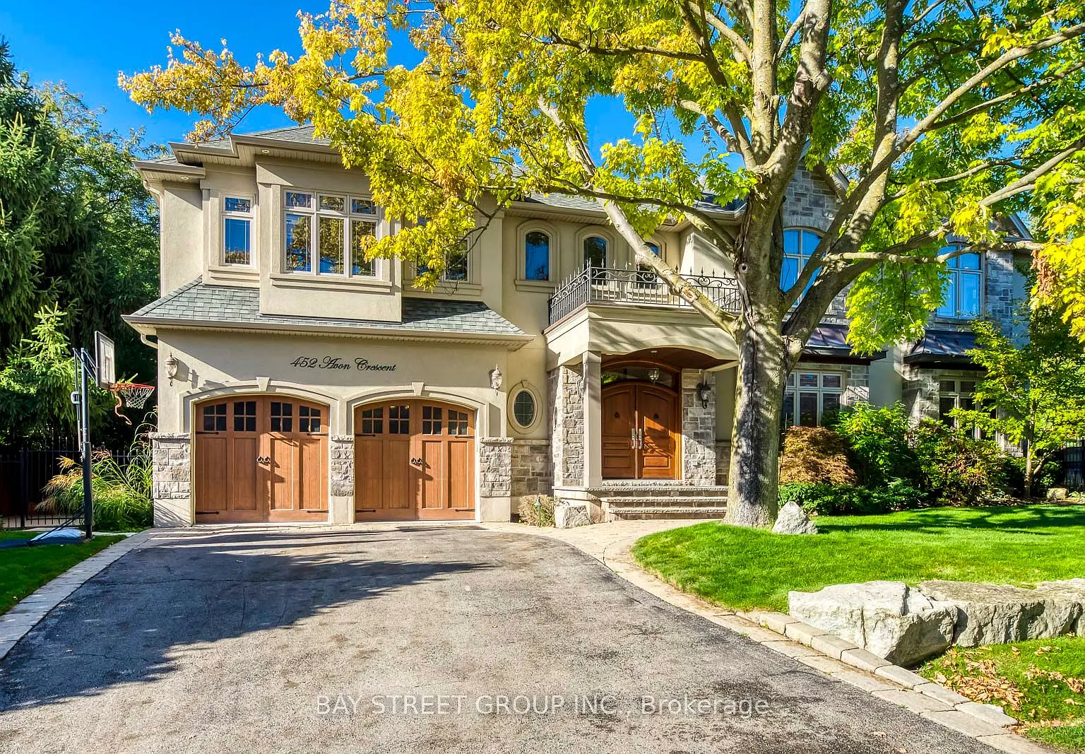 4 bed, $9,800 — Photo 1