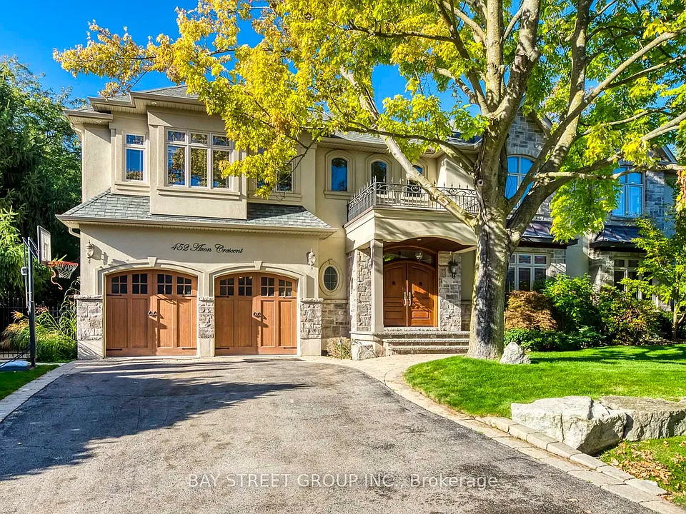 452 Avon Cres