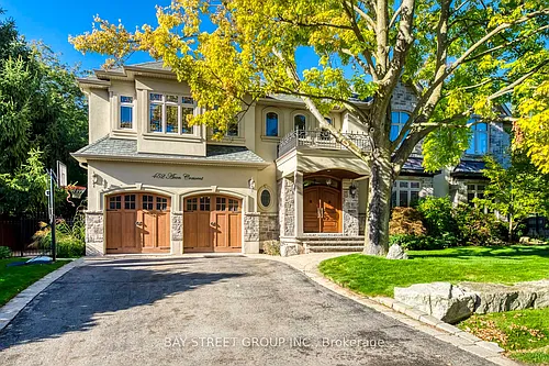 452 Avon Cres Photo 1