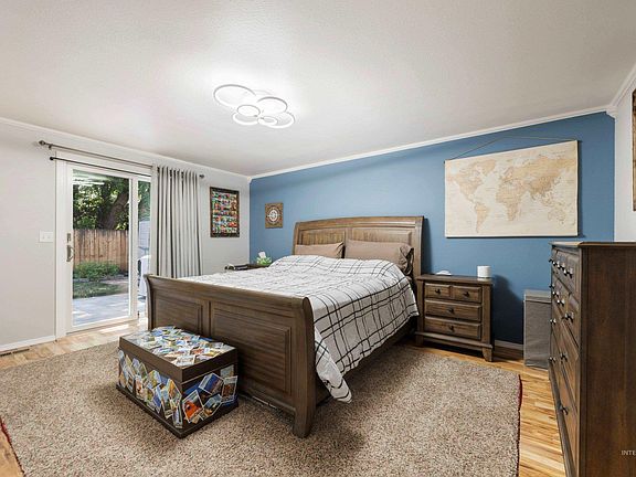 4th image of 10051 W Landmark St