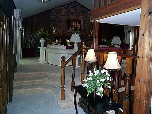 ENTRANCE FOYER