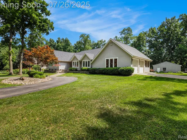 6335 Prospect St, Linden, MI 48451