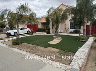 700 Periwinkle Ln, Perris, CA 92571