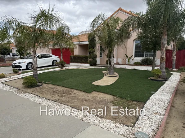 700 Periwinkle Ln, Perris, CA 92571