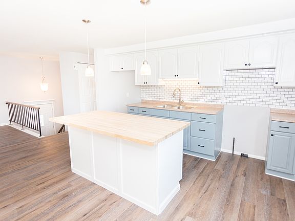 4th image of 80 W Toulon Dr