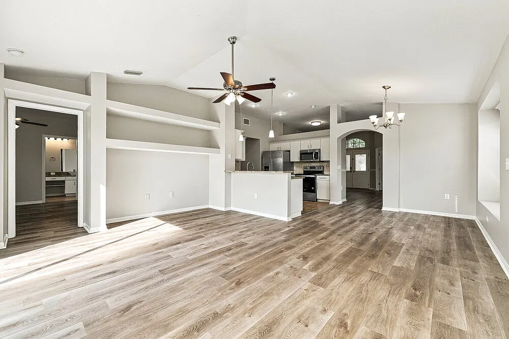 4 bed, 2.0 bath, 1826 sqft, $2,260 — Photo 3