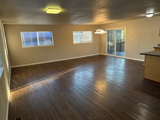 4 bed, 2000 sqft, $3,000 — Photo 3