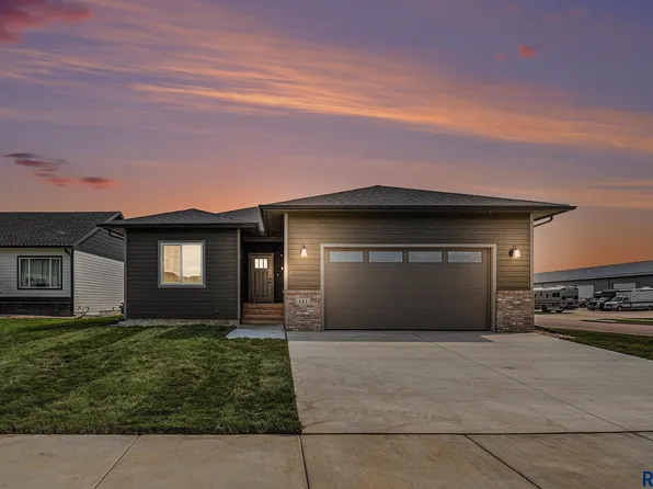 141 Caulfield St, Harrisburg, SD 57032