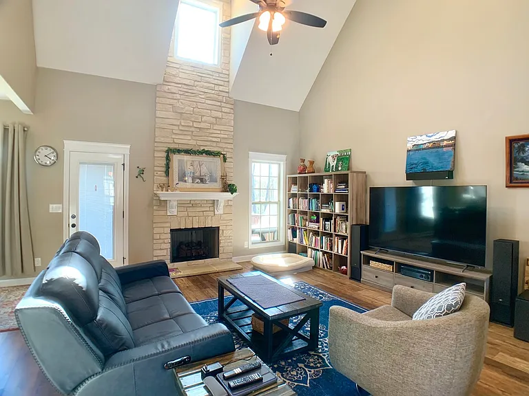 214 Penelope Ln — Photo 4