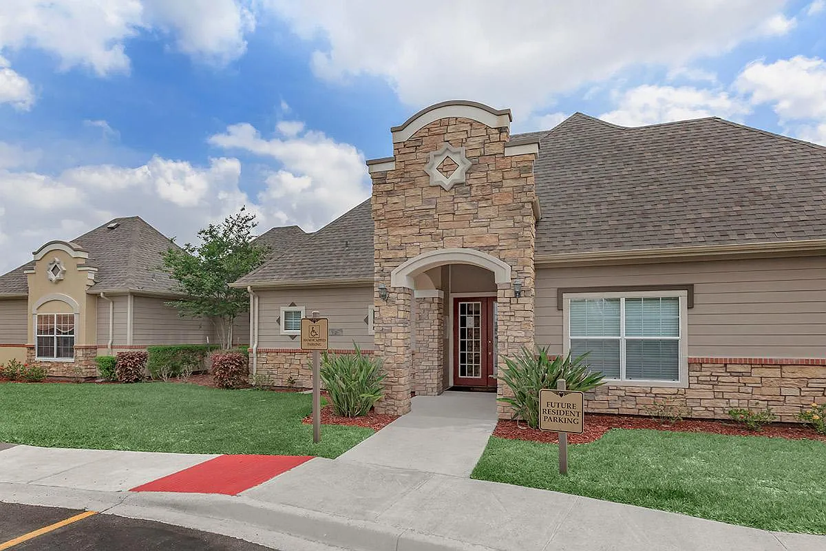 Retama Village II Apartments — Photo 1