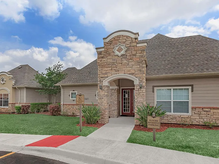 Retama Village II Apartments — Photo 1